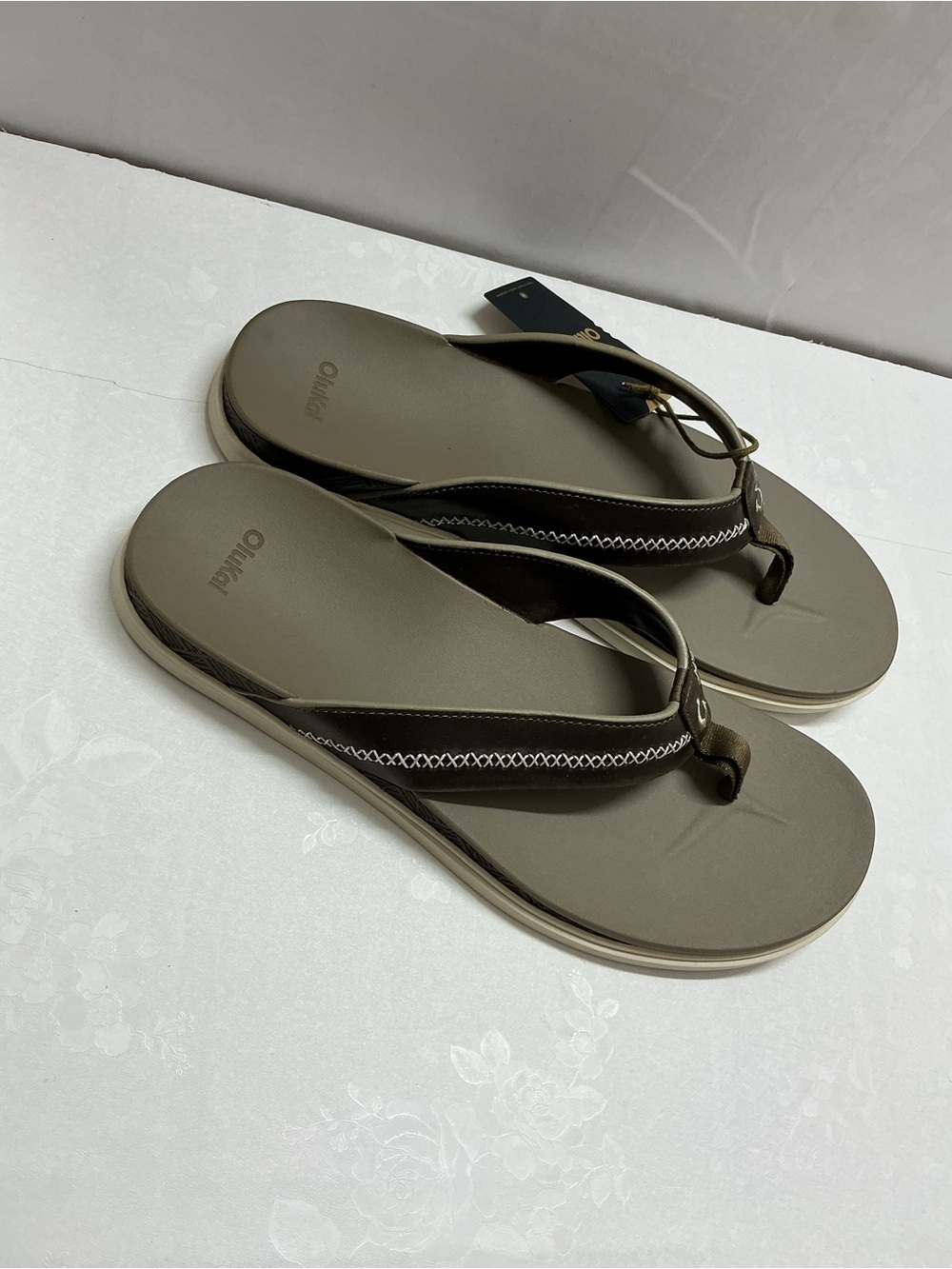 OluKai Men's Brown & Tan Leather-Trim Flip Flops